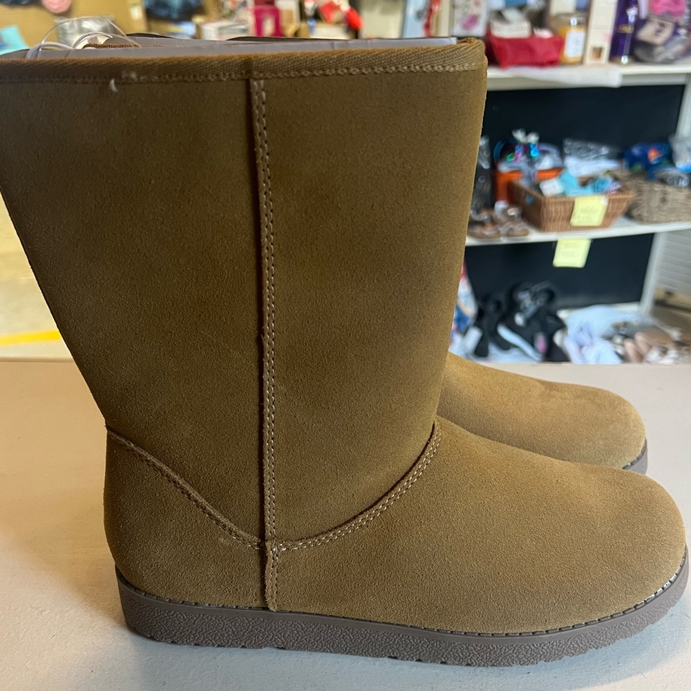 Universal thread women boots. - Picture 1 of 5
